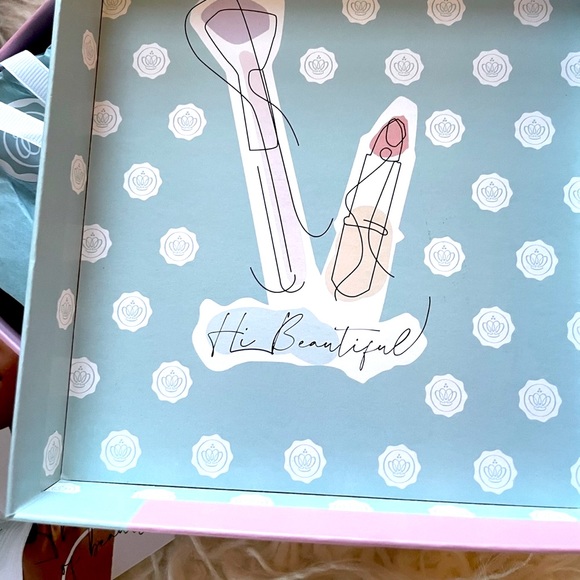 Glossybox Limited Edition ‘The Art Of Beauty’ Keepsake Storage Box - Picture 7 of 7
